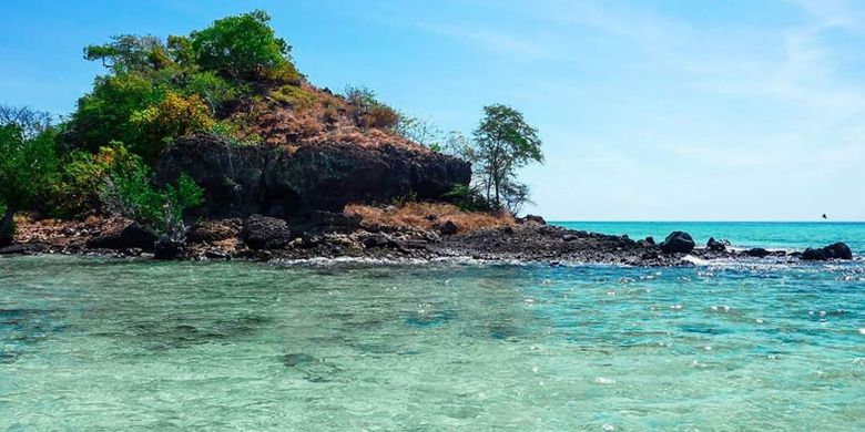Pantai Kajuwulu Maumere